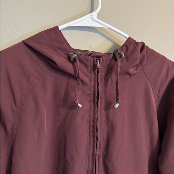 LL Bean Women's Poly Wool Lined Hooded Zip Trench Jacket in Burgundy - Picture 9 of 10
